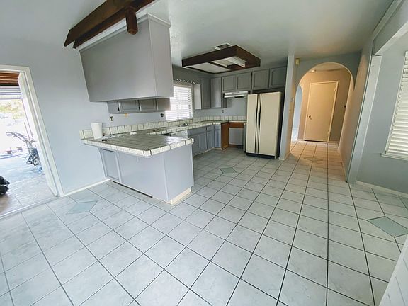 5th image of 704 Sutherland Dr