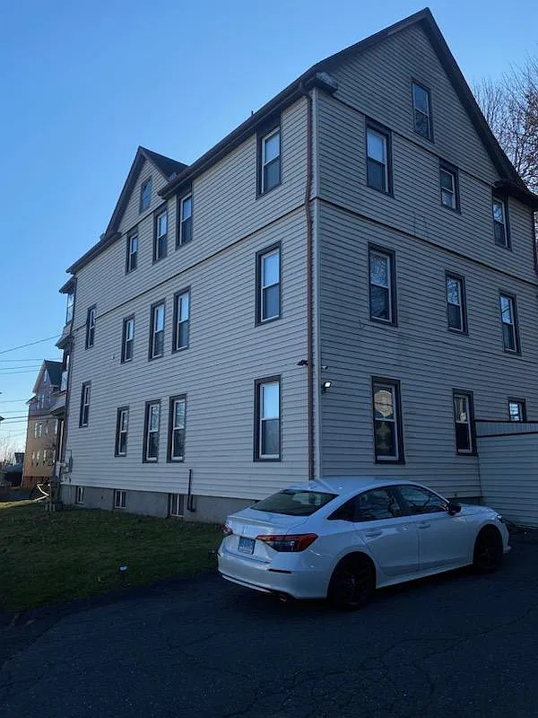 22 Sunrise Ave — Photo 2