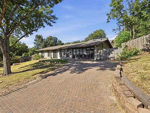 4th image of 2600 Oakhaven Dr