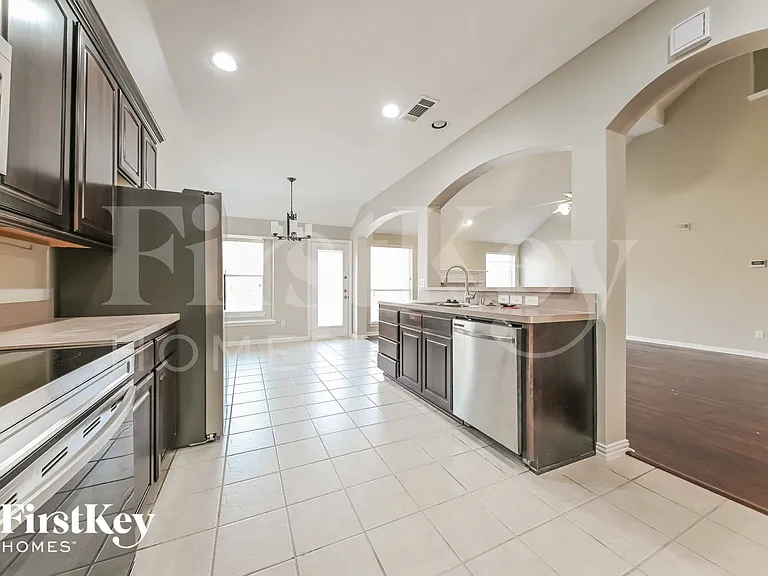 3108 Silver Creek Dr — Photo 7