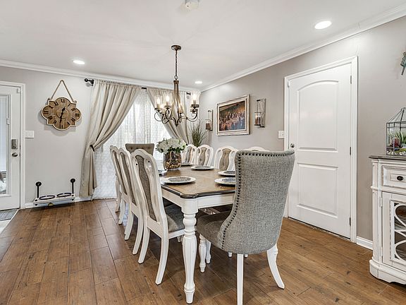 4th image of 1018 Stratford Cir