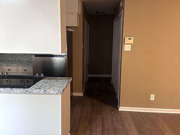 3rd image of 4936 Longview Dr