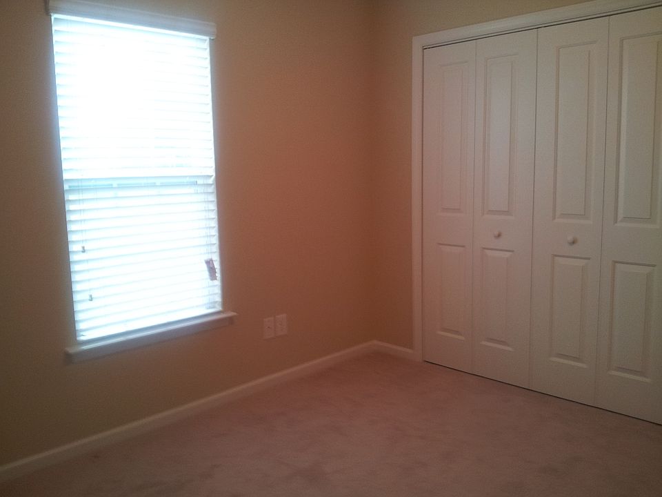 2nd image of 405 Wapping Ct