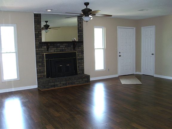 2nd image of 110 Sun Valley Dr