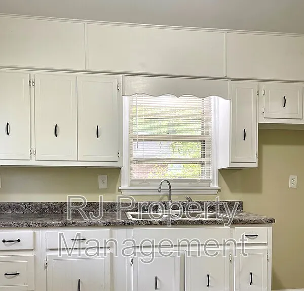 3284 Parham St — Photo 10