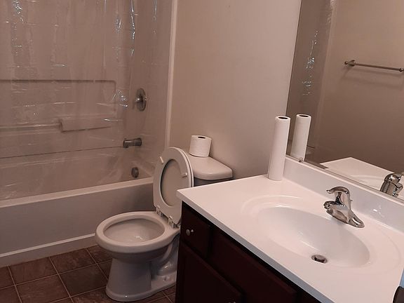 2nd image of 1217 Oak St APT 1