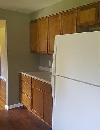 3rd image of 207 Woodbury Dr