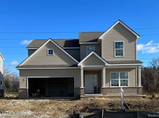 546 Pattan Dr, Wixom, MI 48393