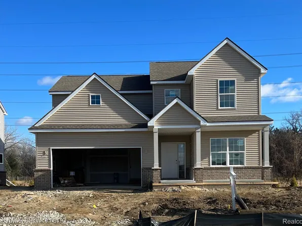 546 Pattan Dr, Wixom, MI 48393