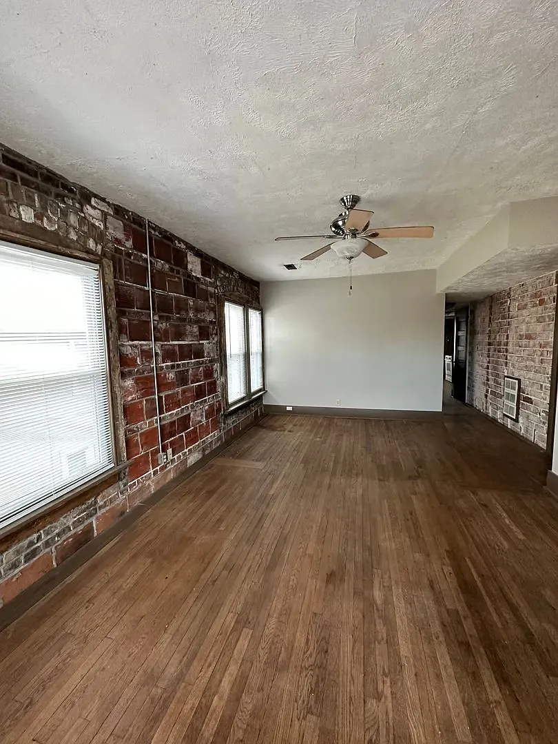 2 bed, 950 sqft, $1,450 — Photo 1