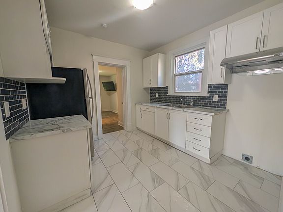 5th image of 5949 Delaware St #1
