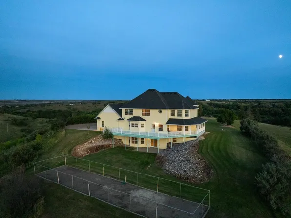 3325 43rd Ave SE, Minot, ND 58701