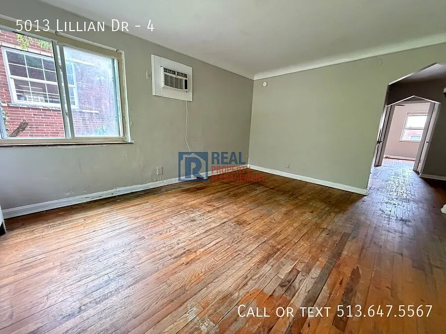 Cozy 1 BR with Hardwood Floors — Photo 4