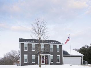 225 Trotters Ln, Palmyra, WI 53156