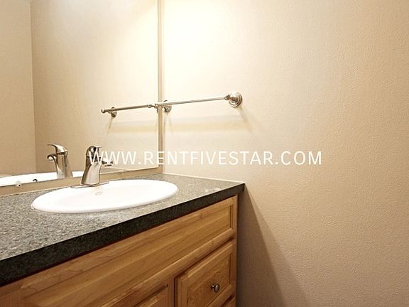 4th image of 918D McKinley Ave