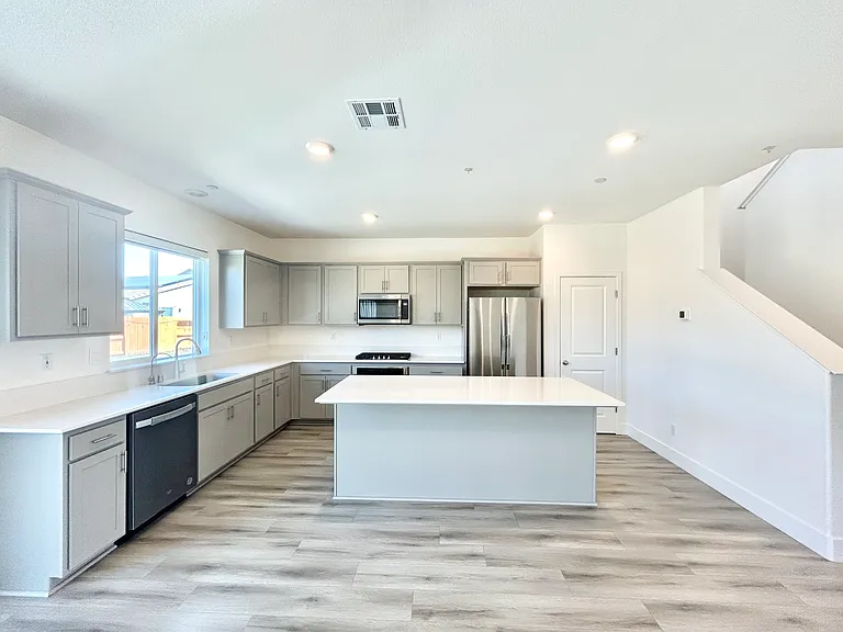 15581 Kellogg Creek Ct — Photo 4