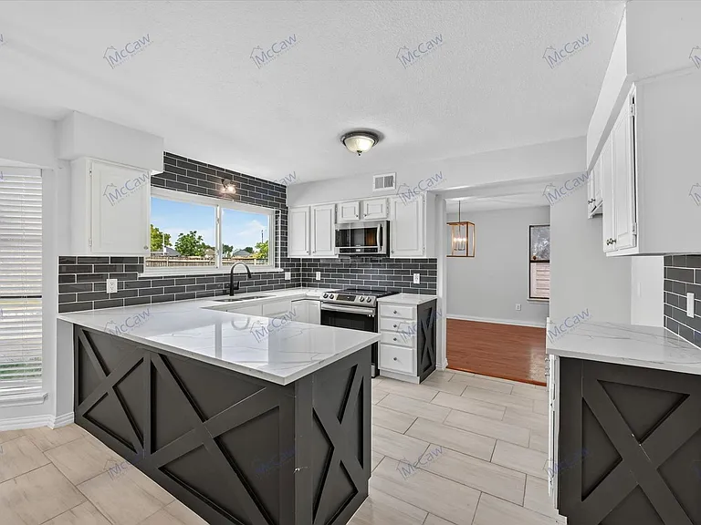 4301 Hudson Ave — Photo 8
