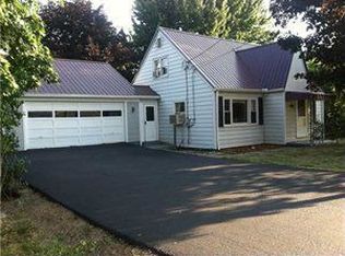 9456 Ridge Rd, Middleport, NY 14105