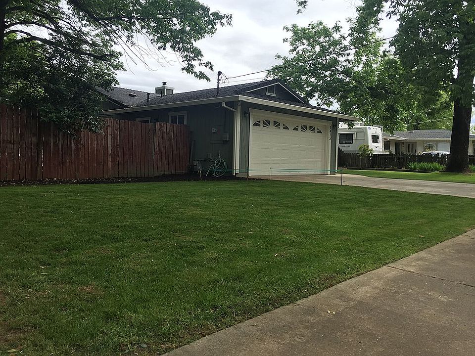 2nd image of 2415 Mill St