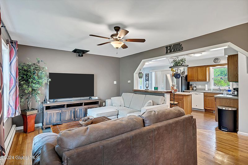 5th image of 329 Menemsha Lane