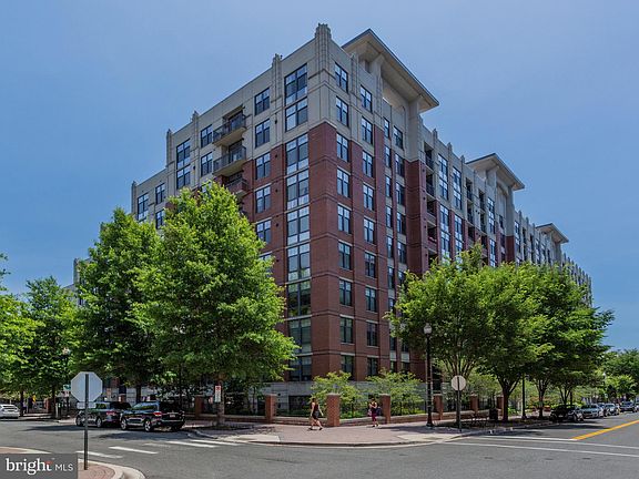 3rd image of 1021 N Garfield St APT 942