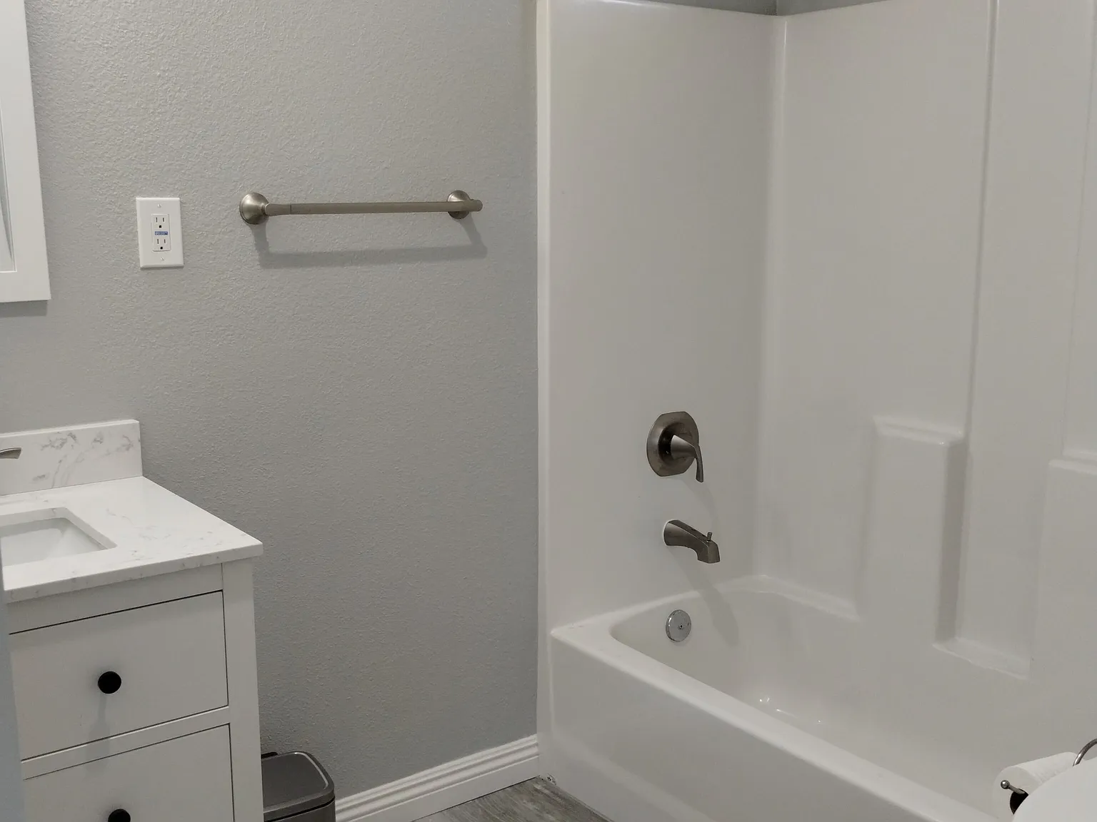 2 bed, 700 sqft, $2,200 — Photo 3