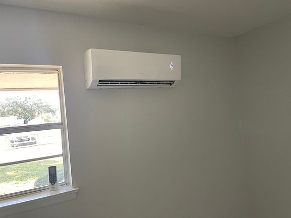 4th image of 701 Oaklawn St APT 4