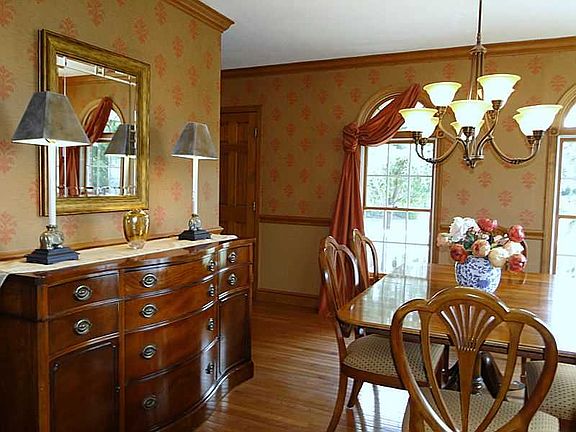 5th image of 40 Oakmont Ct
