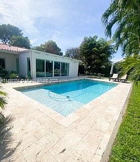 4th image of 311 Island Dr