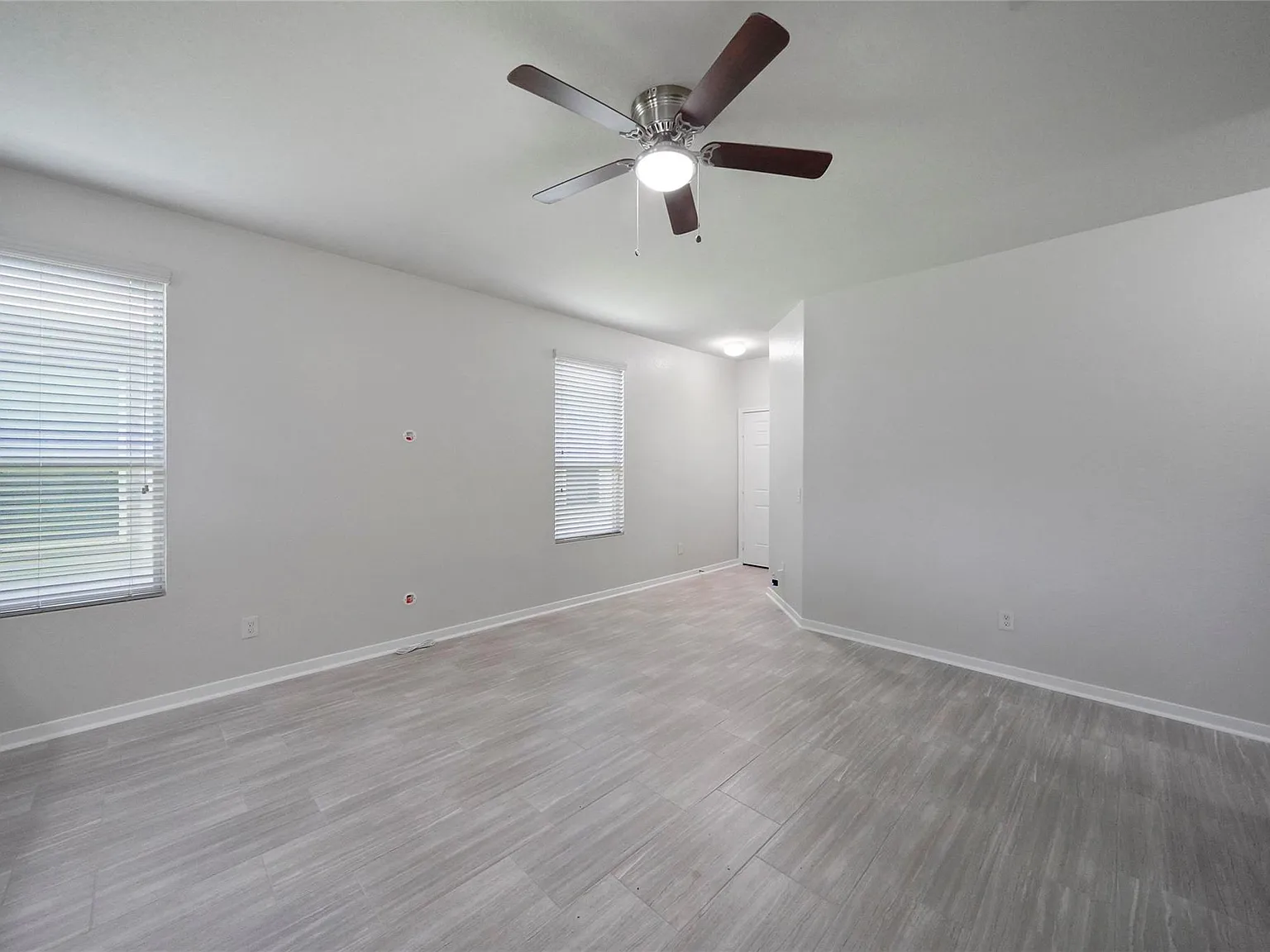 3 bed, 2.0 bath, 1238 sqft, $2,000 — Photo 3