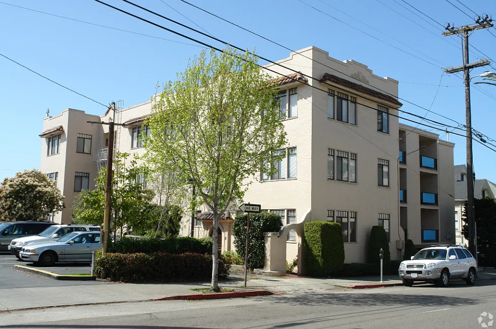 2030 Dwight Way — Photo 2