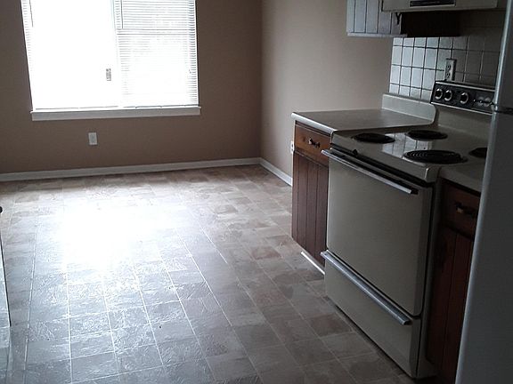 2nd image of 708 Gordon Smith Blvd APT 10