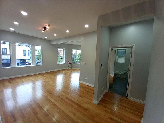 2nd image of 3535 W Belmont Ave #Fb2n