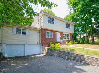 8 Ralph St, Bergenfield, NJ 07621