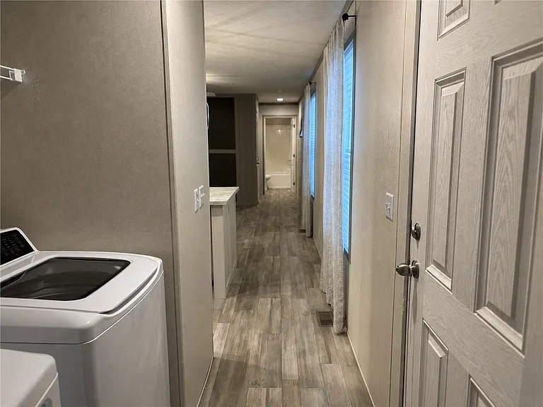 229 Devonshire Dr — Photo 8
