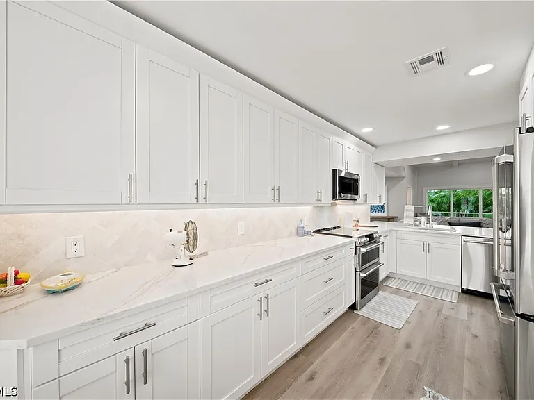 248 4th Ave S #D-201 — Photo 11