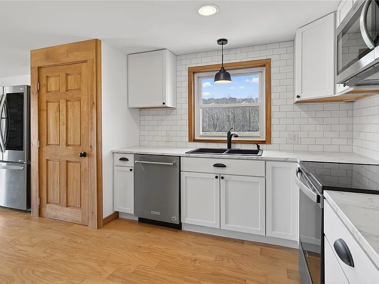 999 Salmon Creek Rd — Photo 7