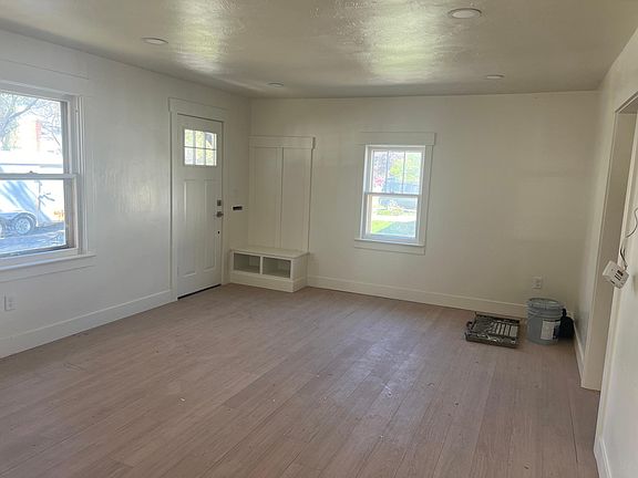 5th image of 440 E 16th St