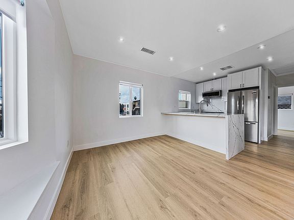 4th image of 1303 Sanborn Ave #4011