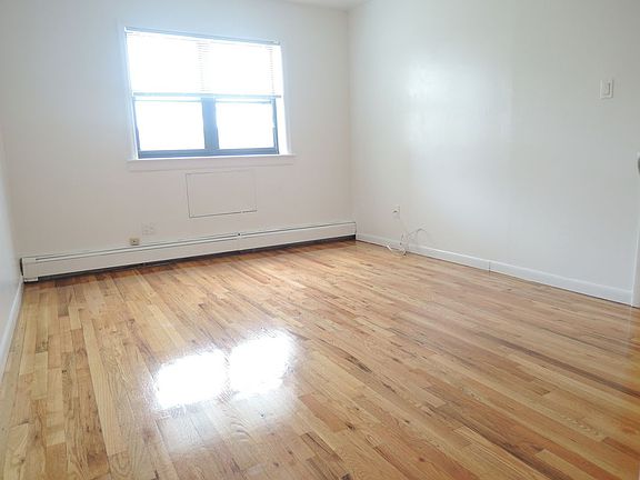 4th image of 3525 32nd St APT 3F