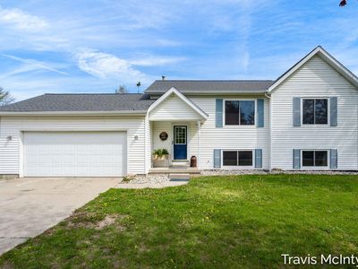 75 Cleveland St E, Coopersville, MI, 49404
