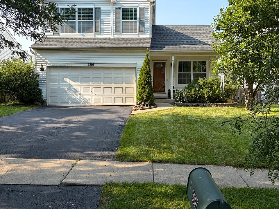 5807 Emerald Pointe Dr