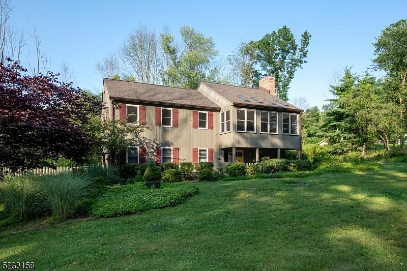 108 Beacon Hill Rd photo 1