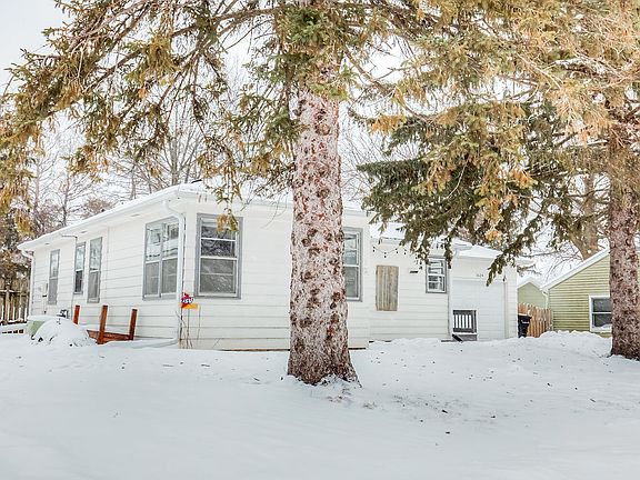 3rd image of 1624 Douglas Ave