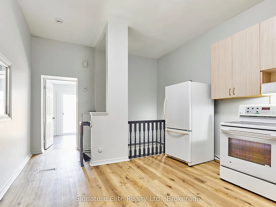 363 Barton St E #3