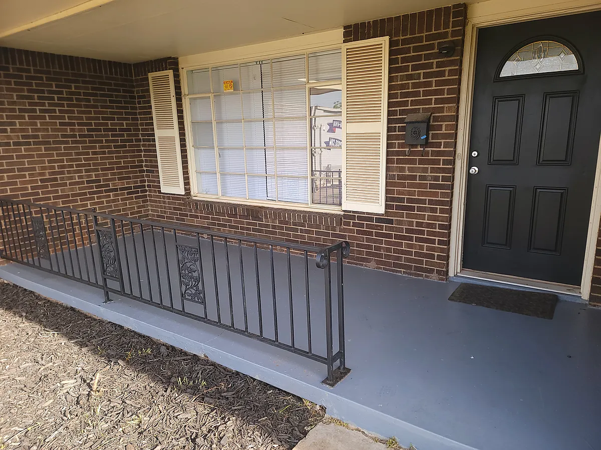 Building Photo - 1305 Garland Dr