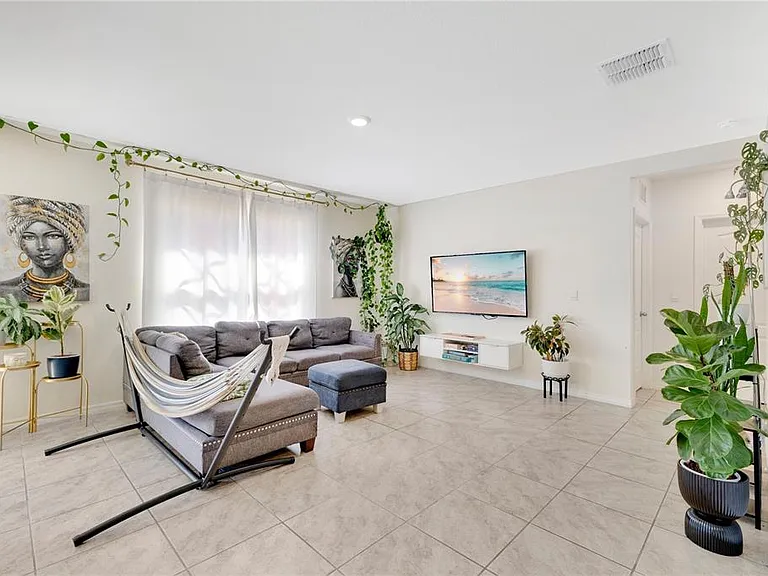 831 Turner Ln — Photo 4