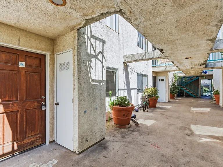 700 E Harvard St — Photo 21