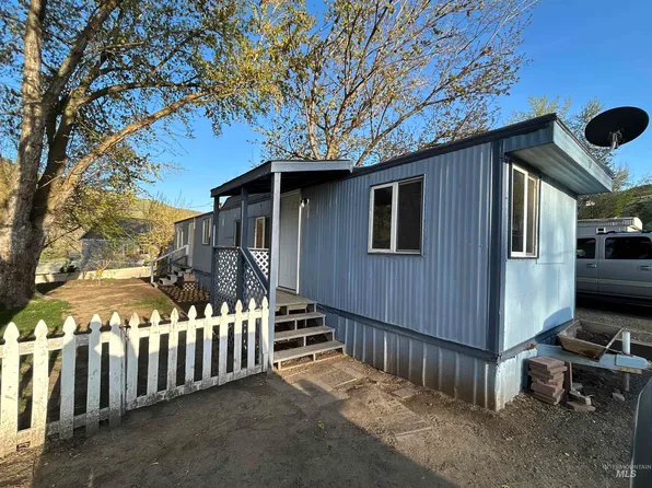 1412 4th St Trailer 19, Asotin, WA 99402