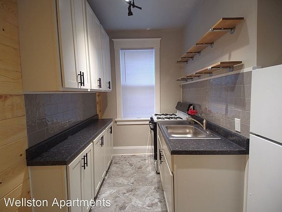 4th image of 3059 N Maryland Ave #10235391